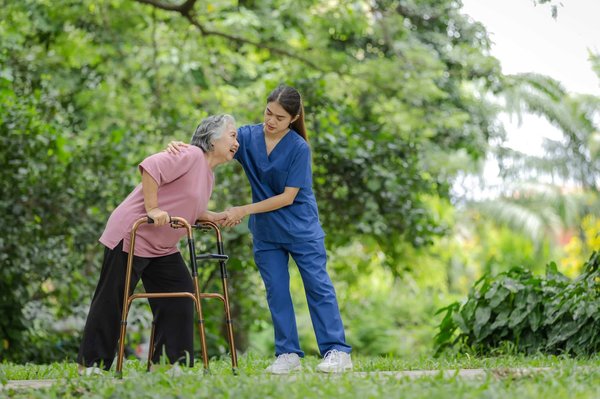 How should you react in a car breakdown on the motorway?