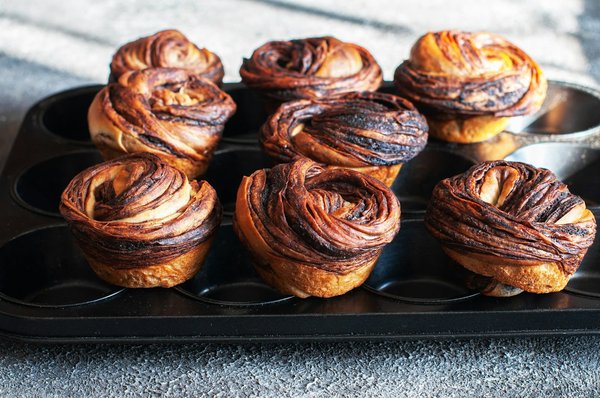 What are the environmental impacts of hybrid vehicles in the UK?